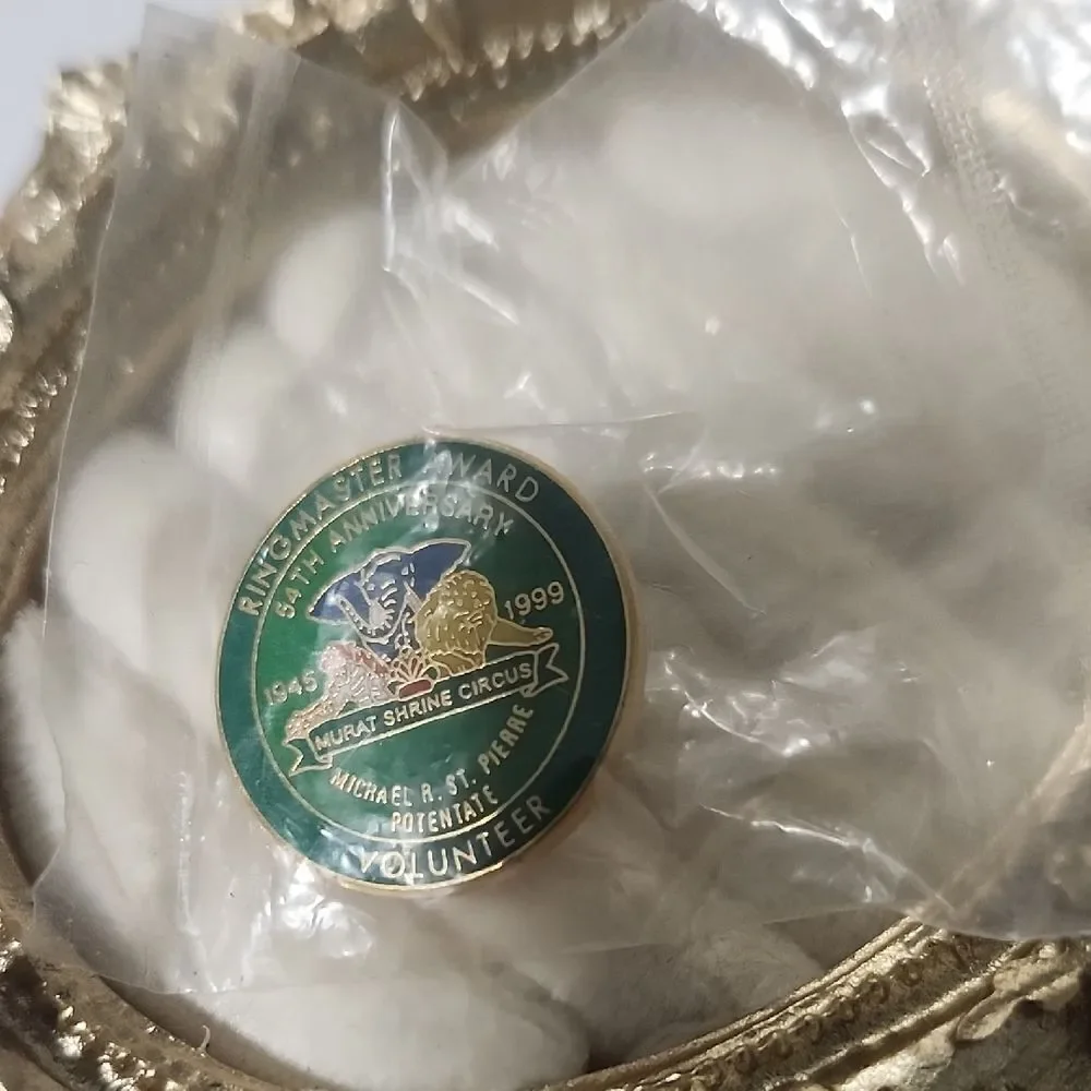 Ringmaster Award Green and Gold Volunteer Pin Murat Shriners